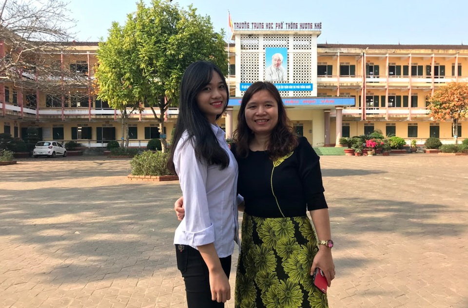 Nỗi lo của nữ sinh mồ côi mẹ đạt điểm 10 môn Lịch sử - 5 Nỗi lo của nữ sinh mồ côi mẹ đạt điểm 10 môn Lịch sử - 5