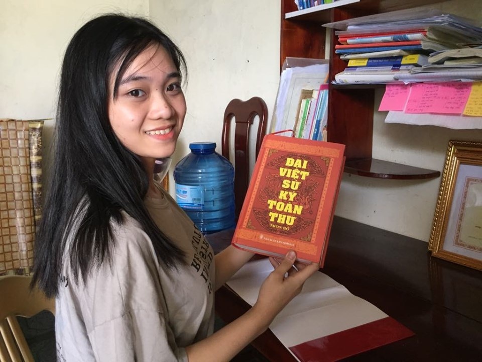 Nỗi lo của nữ sinh mồ côi mẹ đạt điểm 10 môn Lịch sử - 6 Nỗi lo của nữ sinh mồ côi mẹ đạt điểm 10 môn Lịch sử - 6