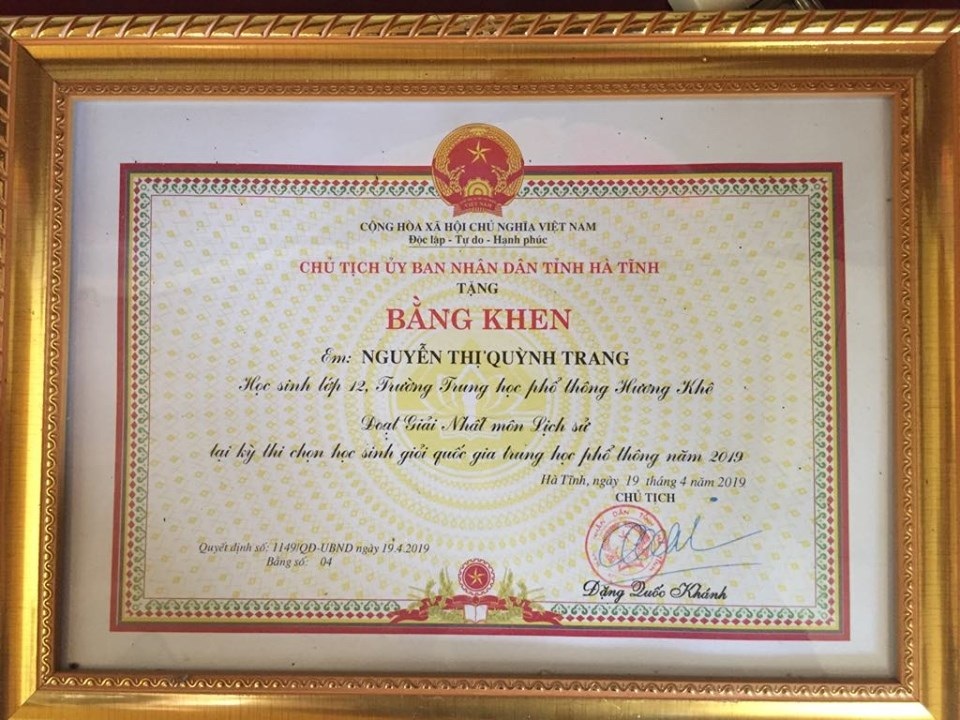 Nỗi lo của nữ sinh mồ côi mẹ đạt điểm 10 môn Lịch sử - 2 Nỗi lo của nữ sinh mồ côi mẹ đạt điểm 10 môn Lịch sử - 2