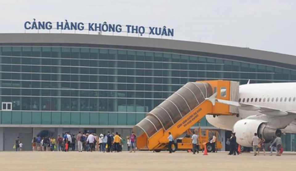Cấm bay 1 năm với thượng đế hành hung nhân viên hàng không - 1 Cấm bay 1 năm với thượng đế hành hung nhân viên hàng không - 1