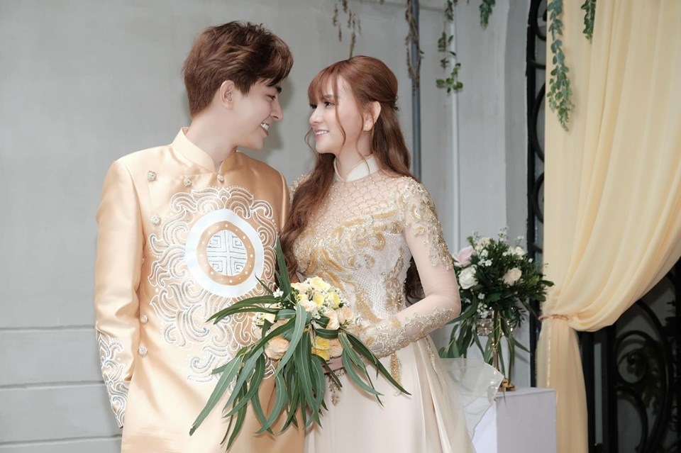 Biểu cảm đáng yêu của con trai Thu Thủy trong hôn lễ của mẹ - 12 Biểu cảm đáng yêu của con trai Thu Thủy trong hôn lễ của mẹ - 12