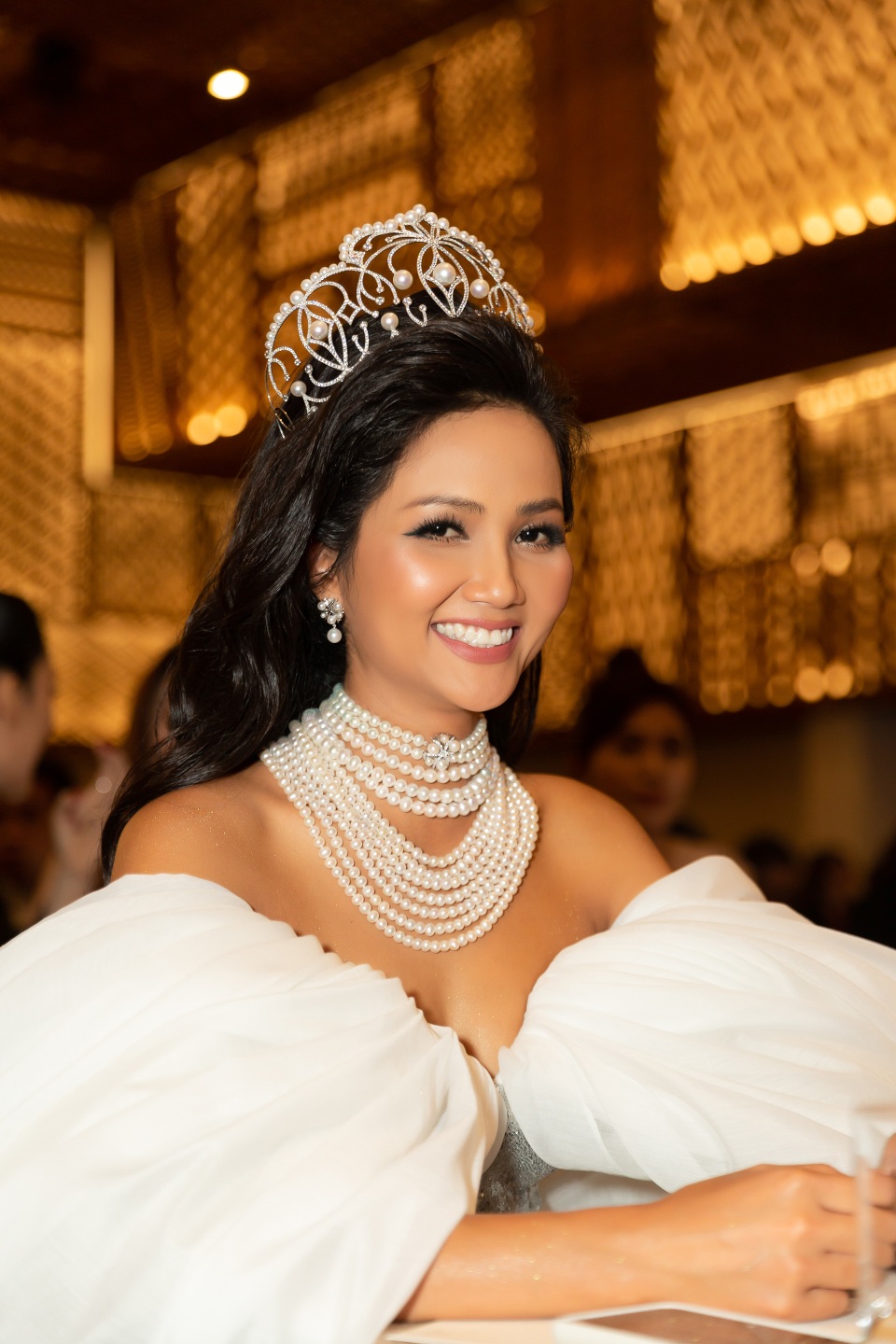 Hoa hậu H’hen Niê xúc động nhìn lại 2 năm nhiệm kỳ - 2