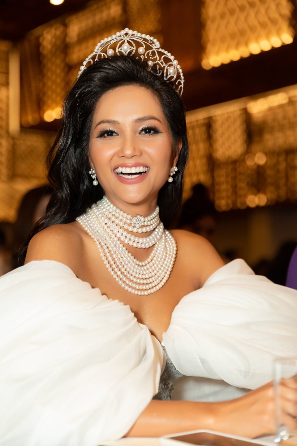 Hoa hậu H’hen Niê xúc động nhìn lại 2 năm nhiệm kỳ - 7