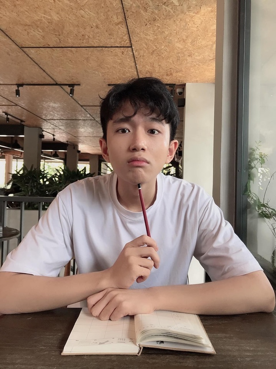 Hot boy IELTS 8.0 suýt đạt điểm 10 tiếng Anh THPT quốc gia - 4 Hot boy IELTS 8.0 suýt đạt điểm 10 tiếng Anh THPT quốc gia - 4