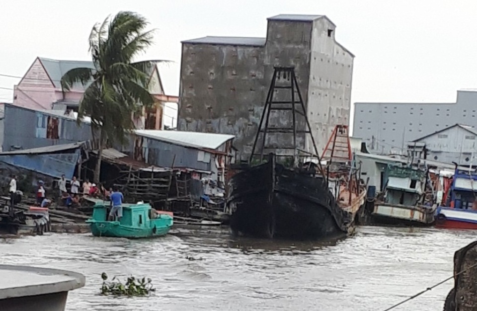 3 tàu cá cháy rụi khi đang neo đậu - 2 3 tàu cá cháy rụi khi đang neo đậu - 2