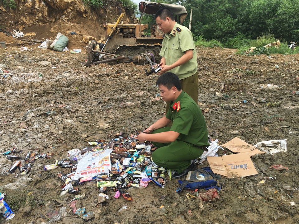 “Hoảng hốt” khi xem tiêu hủy kem: Chính là loại kem Trung Quốc vừa ăn - 1 “Hoảng hốt” khi xem tiêu hủy kem: Chính là loại kem Trung Quốc vừa ăn - 1