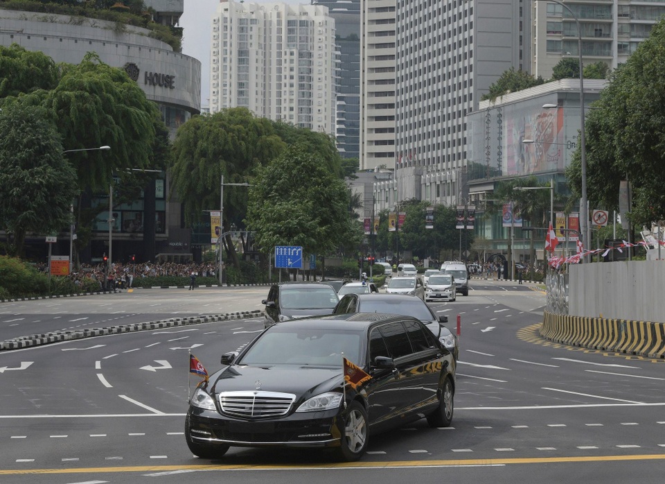 Báo Mỹ khơi lại nguồn gốc những chiếc Mercedes bọc thép của ông Kim Jong-un - 1 Báo Mỹ khơi lại nguồn gốc những chiếc Mercedes bọc thép của ông Kim Jong-un - 1