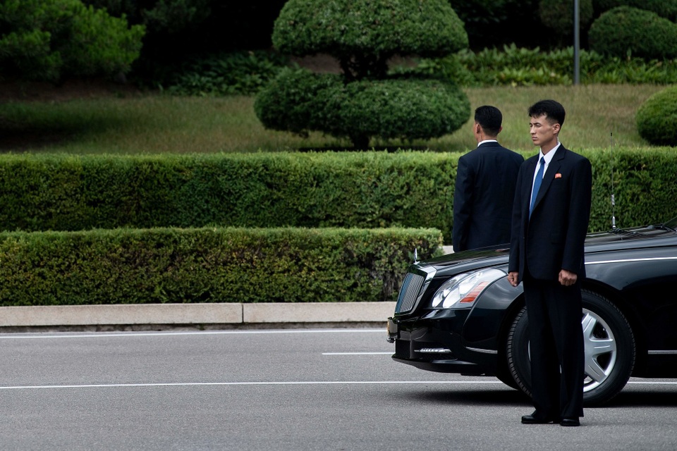 Báo Mỹ khơi lại nguồn gốc những chiếc Mercedes bọc thép của ông Kim Jong-un - 4 Báo Mỹ khơi lại nguồn gốc những chiếc Mercedes bọc thép của ông Kim Jong-un - 4