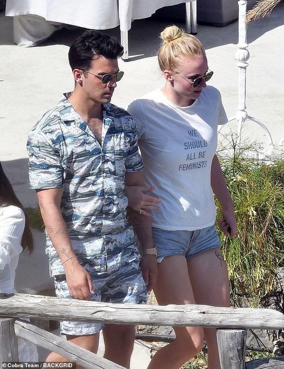 Sophie Turner tình tứ bên chồng mới cưới - 7 Sophie Turner tình tứ bên chồng mới cưới - 7