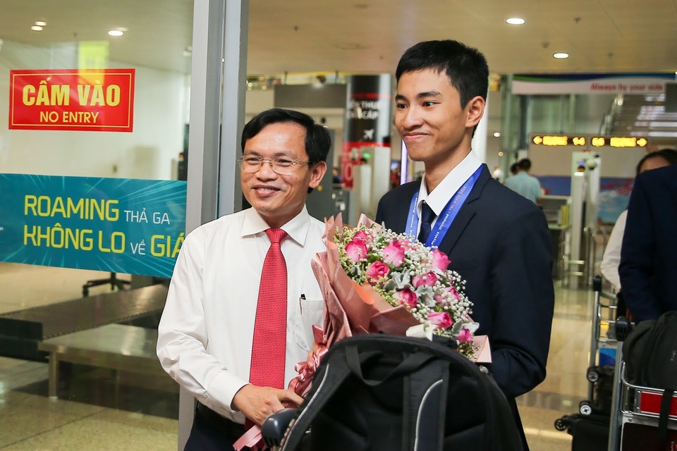 Chàng trai giành cú đúp Huy chương Vàng Vật lý: “Em học 15 tiếng mỗi ngày” - 1 Chàng trai giành cú đúp Huy chương Vàng Vật lý: “Em học 15 tiếng mỗi ngày” - 1