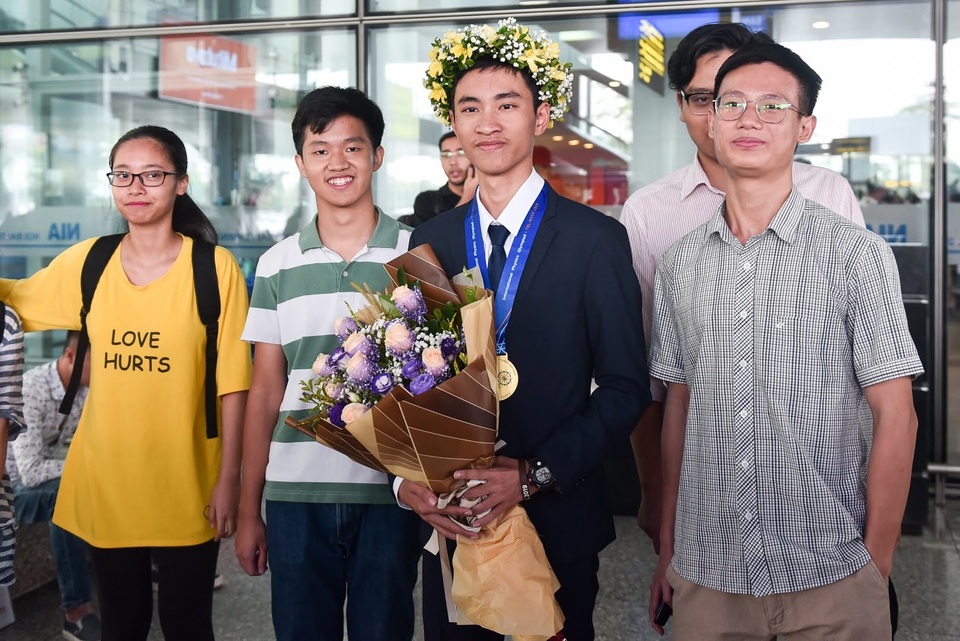 Chàng trai giành cú đúp Huy chương Vàng Vật lý: “Em học 15 tiếng mỗi ngày” - 2 Chàng trai giành cú đúp Huy chương Vàng Vật lý: “Em học 15 tiếng mỗi ngày” - 2