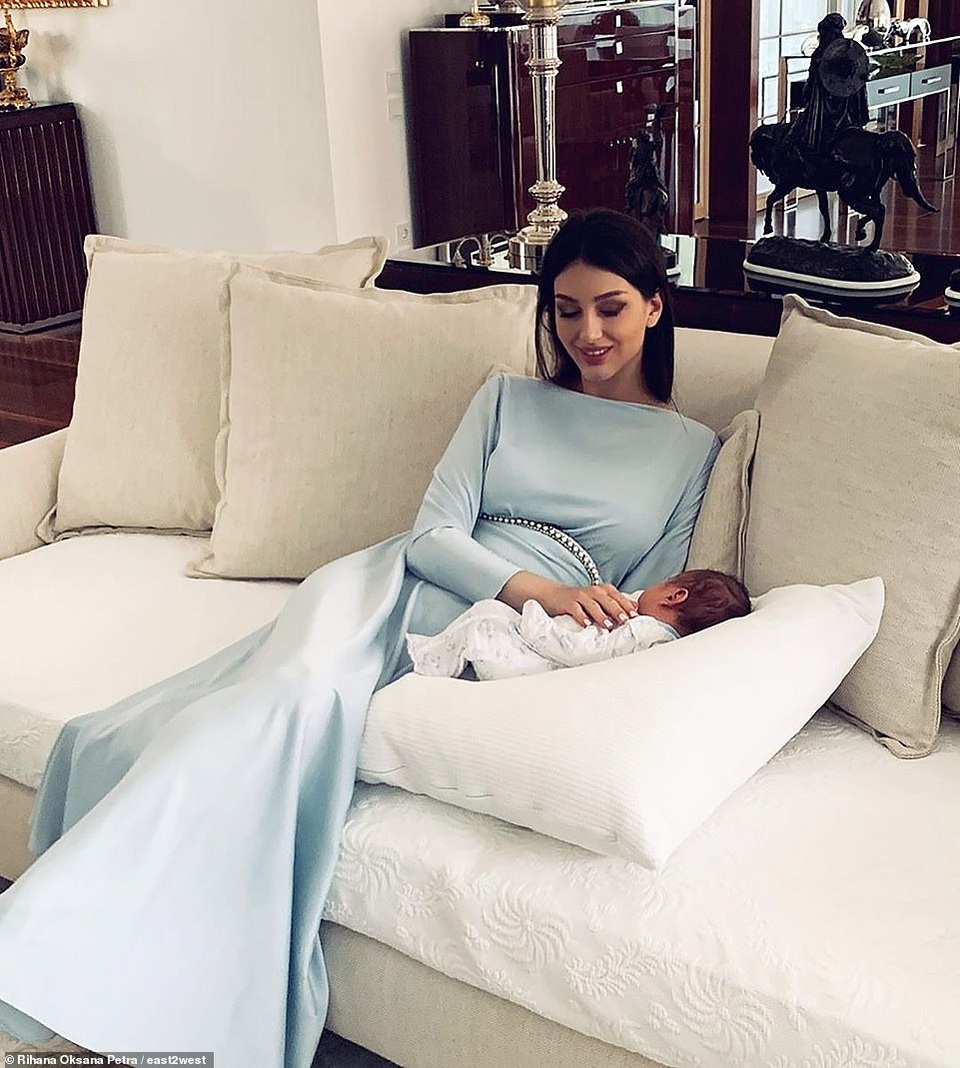 Luật sư lên tiếng về tin đồn cựu Hoa hậu Nga ly hôn cựu vương Malaysia - 3 Luật sư lên tiếng về tin đồn cựu Hoa hậu Nga ly hôn cựu vương Malaysia - 3
