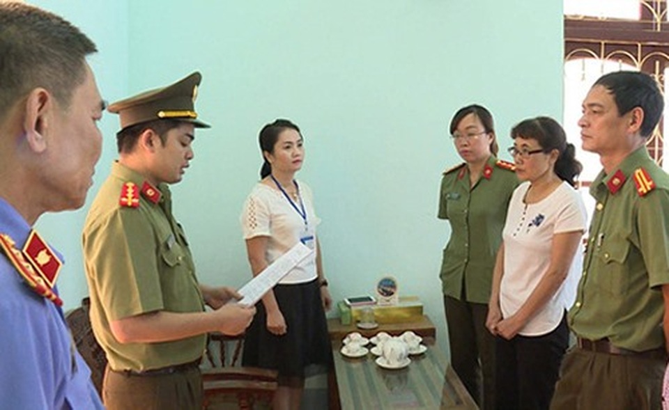 Gian lận điểm thi Sơn La: Đút túi cả tỉ đồng vẫn thoát tội Nhận hối lộ - 1 Gian lận điểm thi Sơn La: Đút túi cả tỉ đồng vẫn thoát tội Nhận hối lộ - 1