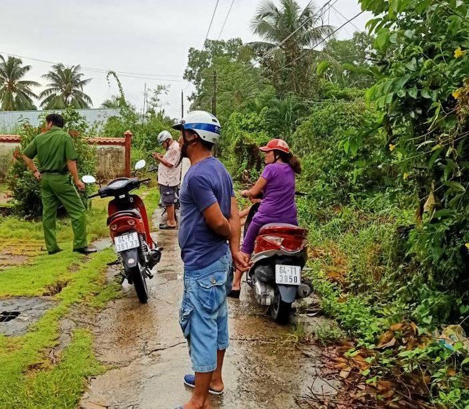 Thi thể người đàn ông phân hủy trong ngôi nhà khóa cửa - 1 Thi thể người đàn ông phân hủy trong ngôi nhà khóa cửa - 1