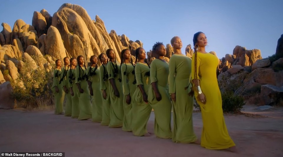 Beyonce thay 10 bộ váy trong MV mới - 11 Beyonce thay 10 bộ váy trong MV mới - 11