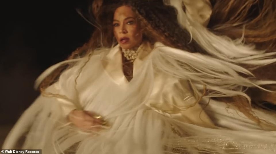 Beyonce thay 10 bộ váy trong MV mới - 9 Beyonce thay 10 bộ váy trong MV mới - 9