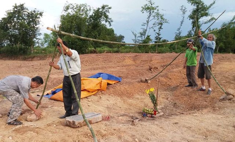 Giữ nguyên lăng mộ vợ vua Tự Đức bị san ủi tại vị trí cũ - 9 Giữ nguyên lăng mộ vợ vua Tự Đức bị san ủi tại vị trí cũ - 9
