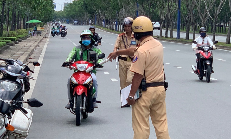 3 ngày tổng kiểm tra phương tiện: Phạt gần 1 tỷ đồng, mô tô dẫn đầu vi phạm - 8 3 ngày tổng kiểm tra phương tiện: Phạt gần 1 tỷ đồng, mô tô dẫn đầu vi phạm - 8