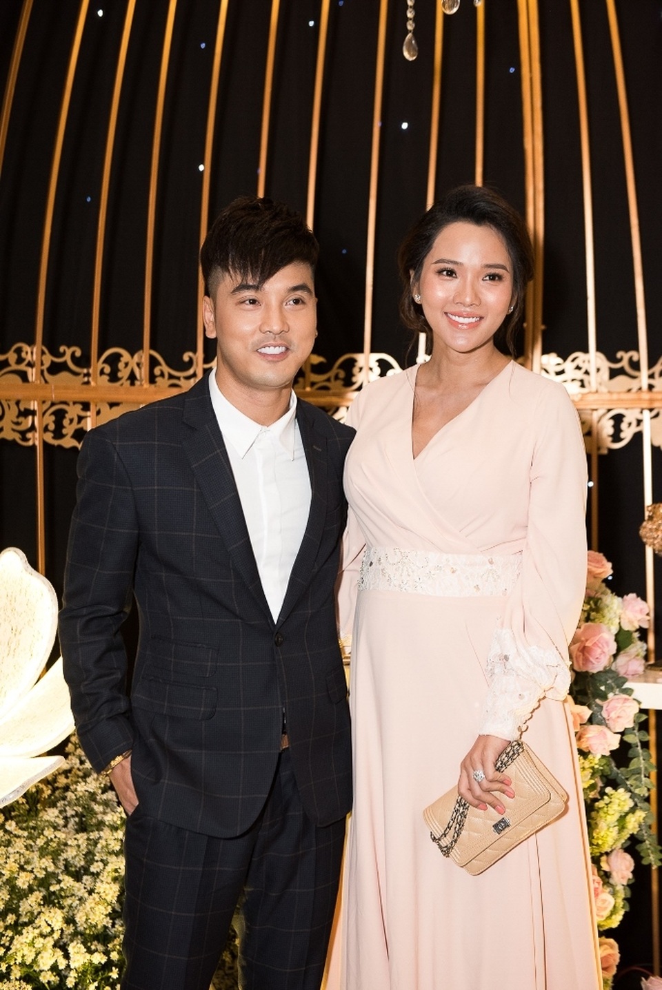 Ca sĩ Thu Thủy và chồng kém 10 tuổi hạnh phúc trong tiệc cưới - 11 Ca sĩ Thu Thủy và chồng kém 10 tuổi hạnh phúc trong tiệc cưới - 11