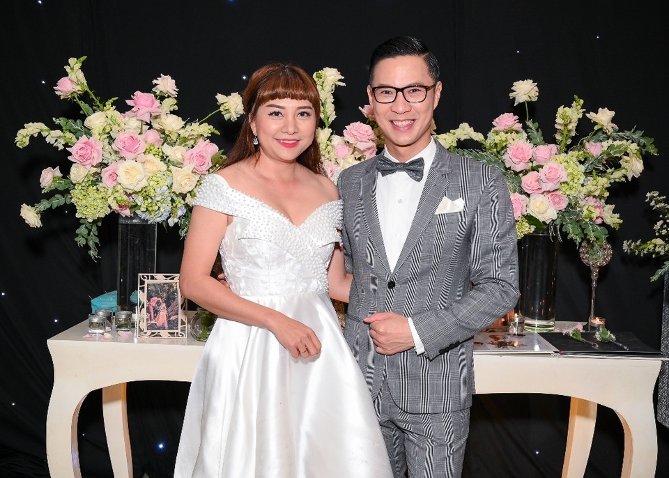 Ca sĩ Thu Thủy và chồng kém 10 tuổi hạnh phúc trong tiệc cưới - 10 Ca sĩ Thu Thủy và chồng kém 10 tuổi hạnh phúc trong tiệc cưới - 10