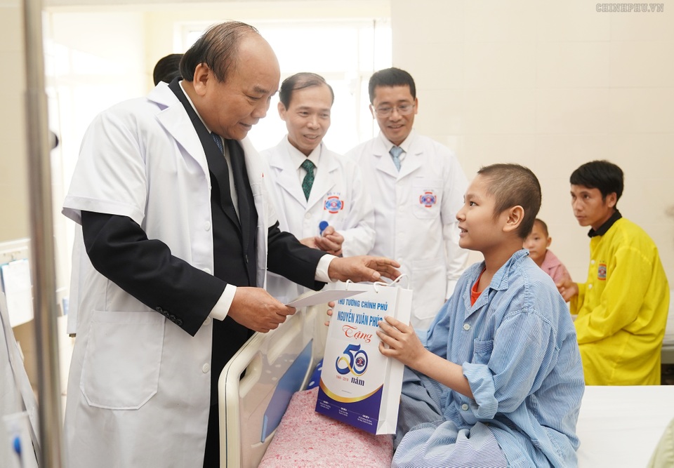 Điều trị ca người mẹ ung thư vú giai đoạn cuối sinh con chưa từng có trong y văn thế giới - 1 Điều trị ca người mẹ ung thư vú giai đoạn cuối sinh con chưa từng có trong y văn thế giới - 1