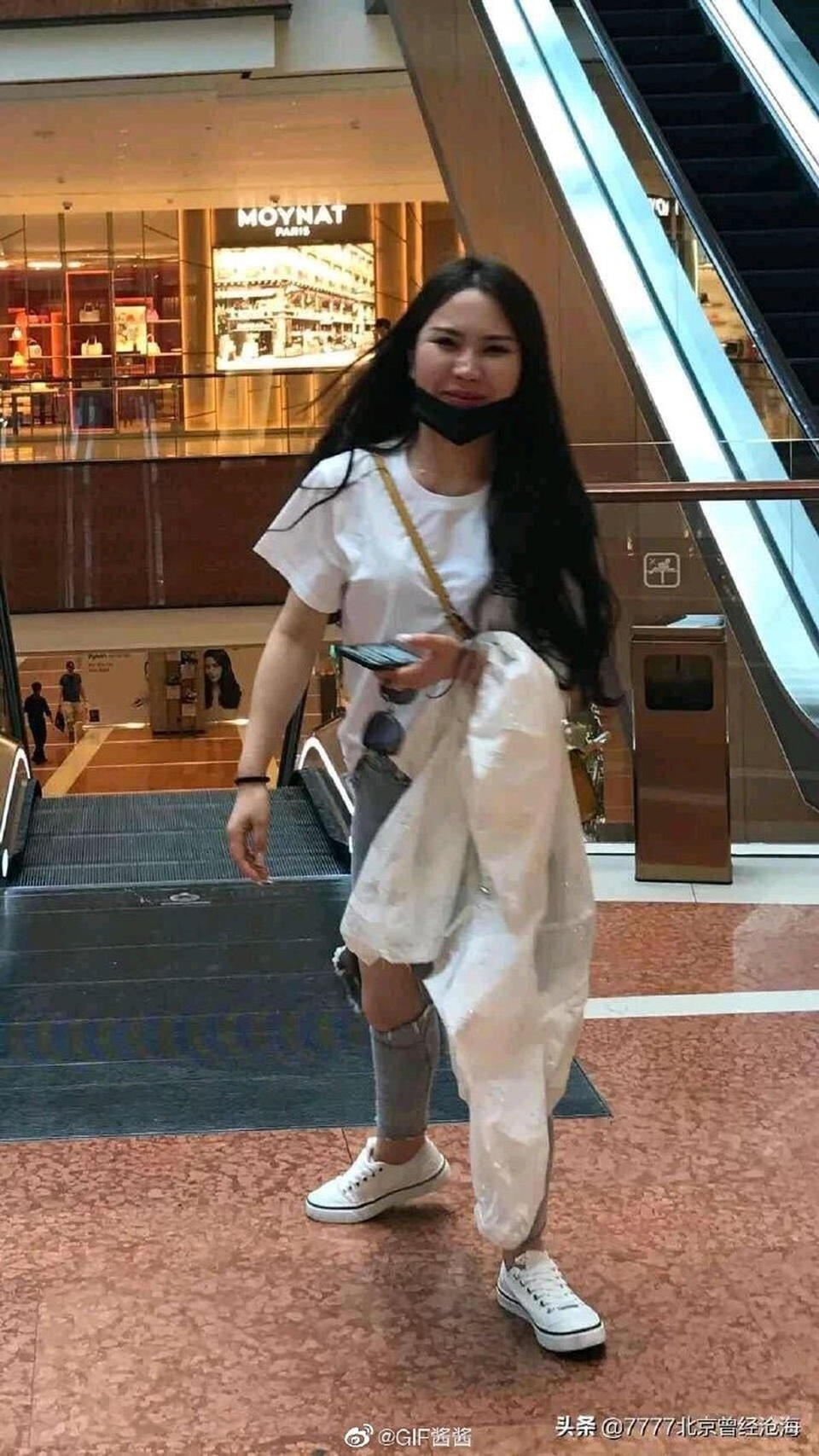 Chàng trai chi hơn 1 tỷ đồng để tán tỉnh bạn gái qua mạng, “vỡ mộng” khi gặp mặt trực tiếp - 2 Chàng trai chi hơn 1 tỷ đồng để tán tỉnh bạn gái qua mạng, “vỡ mộng” khi gặp mặt trực tiếp - 2