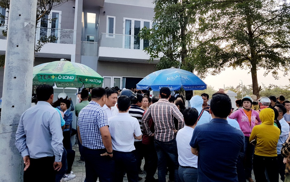 Thanh tra vụ cả ngàn người dân vây trụ sở công ty đòi đất ở Quảng Nam Thanh tra vụ cả ngàn người dân vây trụ sở công ty đòi đất ở Quảng Nam