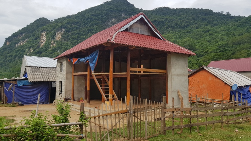Người dân lay lắt sống tại khu di dân tái định cư thiếu thốn đủ đường! - 22 Người dân lay lắt sống tại khu di dân tái định cư thiếu thốn đủ đường! - 22