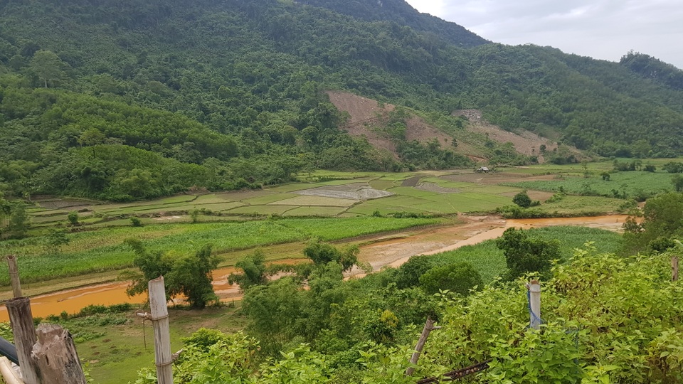 Người dân lay lắt sống tại khu di dân tái định cư thiếu thốn đủ đường! - 6 Người dân lay lắt sống tại khu di dân tái định cư thiếu thốn đủ đường! - 6