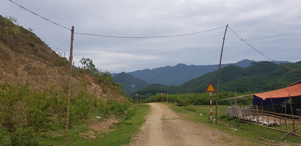 Người dân lay lắt sống tại khu di dân tái định cư thiếu thốn đủ đường! - 15 Người dân lay lắt sống tại khu di dân tái định cư thiếu thốn đủ đường! - 15
