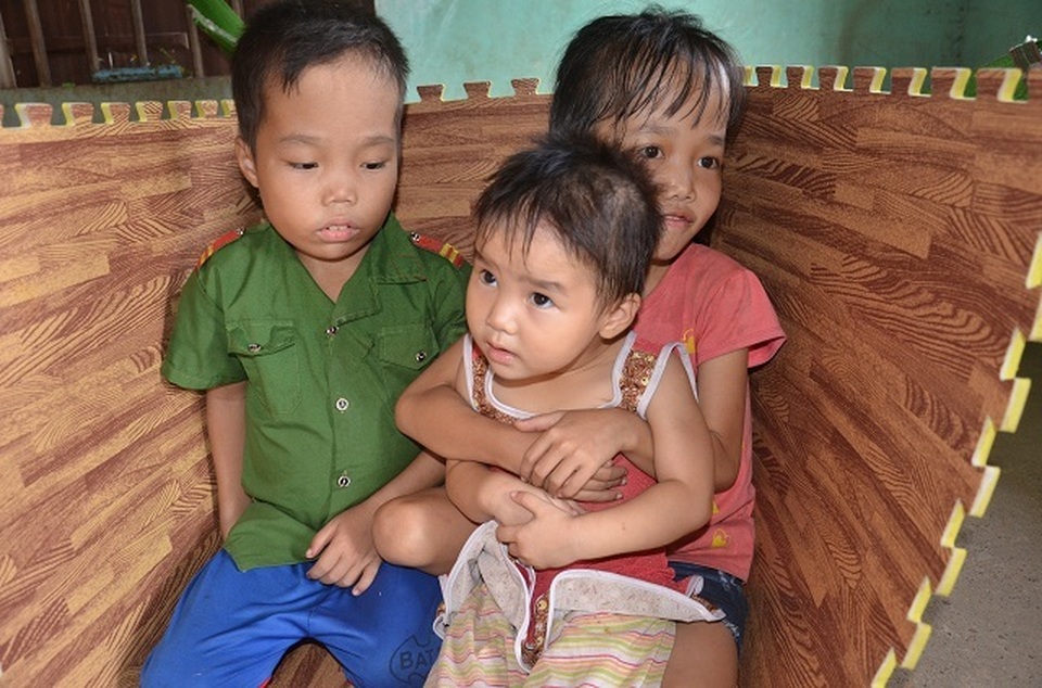 Chị em cháu không được đi viện sẽ chết hả cô? - 8