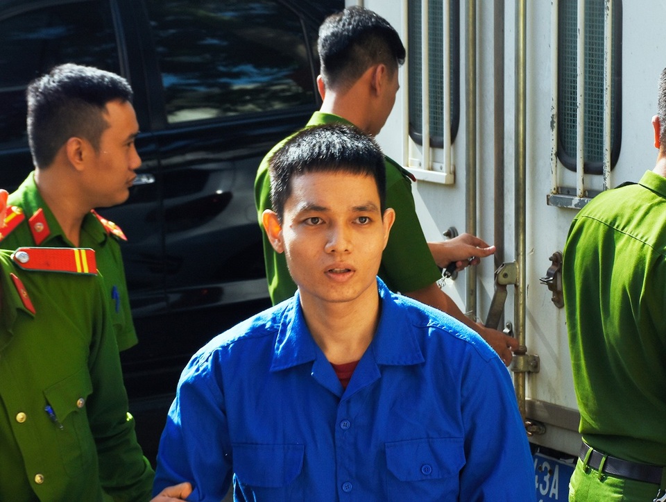 Cựu Thiếu úy công an tạt axit vào vợ sắp cưới lãnh 6 năm tù - 1 Cựu Thiếu úy công an tạt axit vào vợ sắp cưới lãnh 6 năm tù - 1