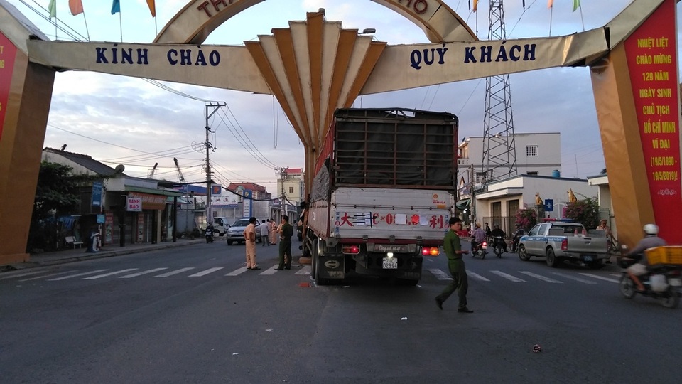 Xe tải tông sập cổng chào thành phố Mỹ Tho - 2