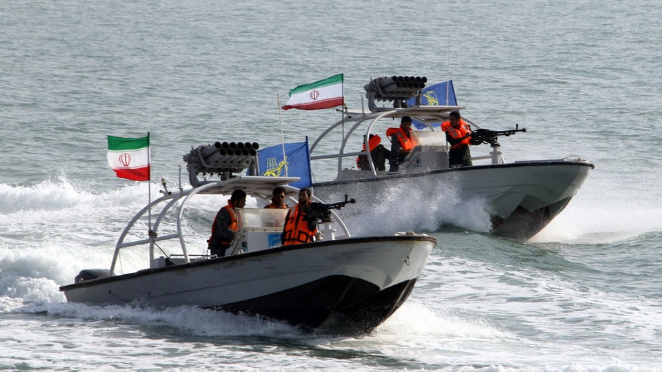 Iran tung video vây bắt tàu chở dầu tại “điểm nóng” vịnh Ba Tư - 1 Iran tung video vây bắt tàu chở dầu tại “điểm nóng” vịnh Ba Tư - 1