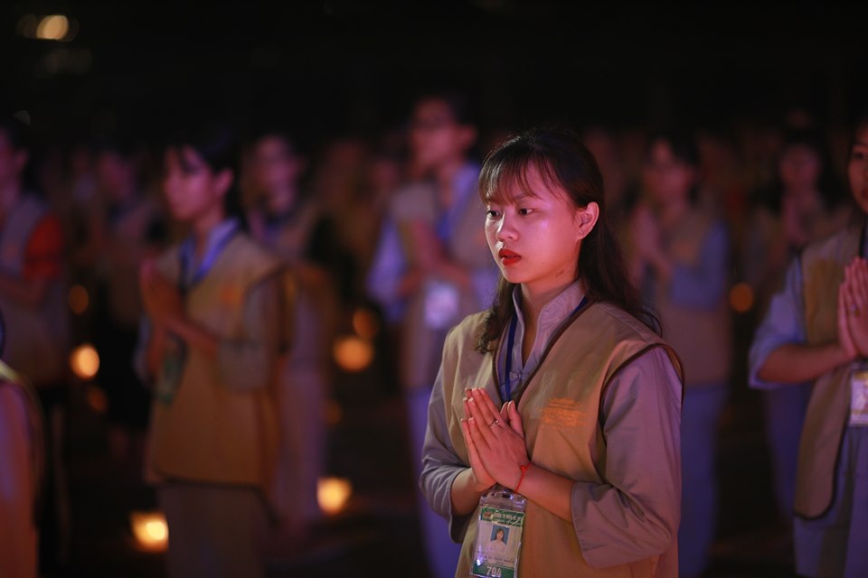 Hơn 2.000 người thắp hoa đăng tri ân các Anh hùng liệt sỹ ở ngôi chùa nhiều kỷ lục Việt Nam - 7 Hơn 2.000 người thắp hoa đăng tri ân các Anh hùng liệt sỹ ở ngôi chùa nhiều kỷ lục Việt Nam - 7