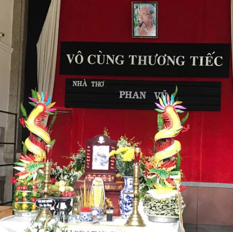 Tiễn đưa nhà thơ Phan Vũ về nơi an nghỉ cuối cùng - 1