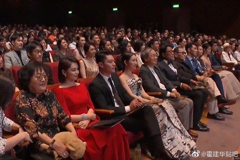 Lạnh nhạt tại một sự kiện, Lâm Tâm Như - Hoắc Kiến Hoa lại gây “bão mạng” - 3 Lạnh nhạt tại một sự kiện, Lâm Tâm Như - Hoắc Kiến Hoa lại gây “bão mạng” - 3