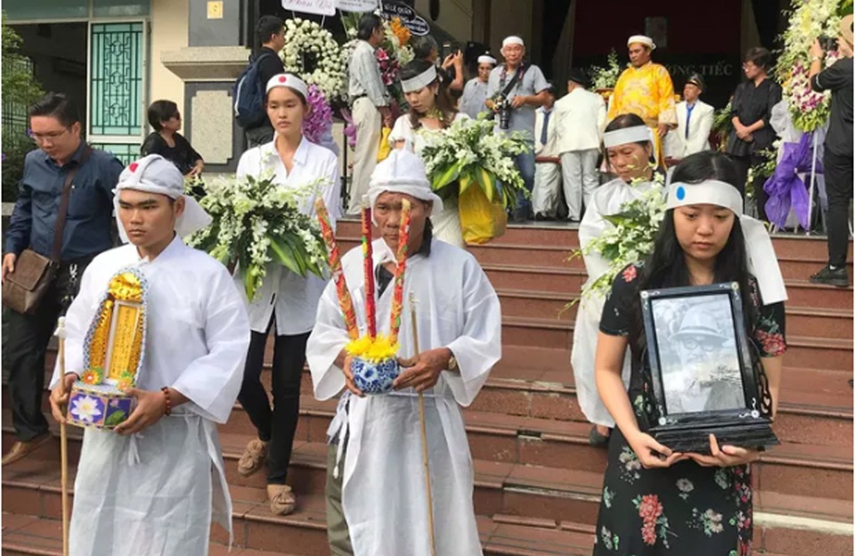 Tiễn đưa nhà thơ Phan Vũ về nơi an nghỉ cuối cùng - 5