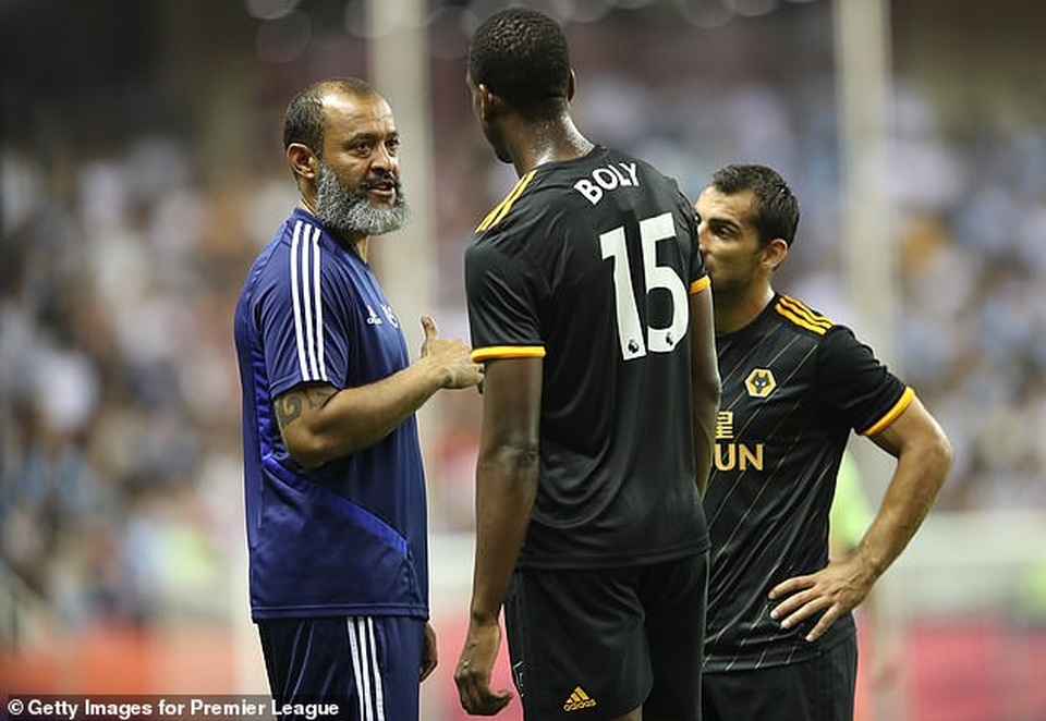 Man City dâng cúp Premier League Asia Trophy cho Wolves - 2 Man City dâng cúp Premier League Asia Trophy cho Wolves - 2