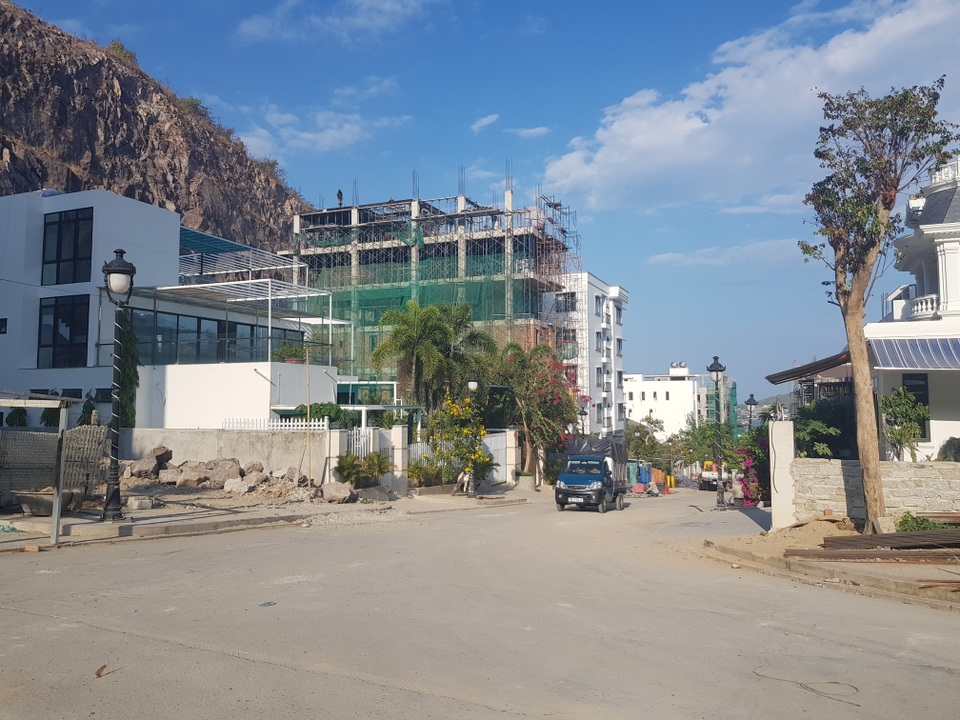 “Cắt ngọn” hàng loạt biệt thự tại dự án Ocean View Nha Trang - 2 “Cắt ngọn” hàng loạt biệt thự tại dự án Ocean View Nha Trang - 2