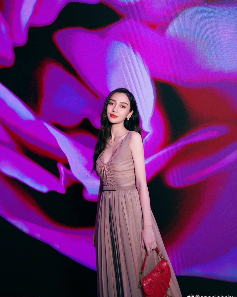 Angelababy đọ eo thon với Dương Mịch khi diện áo crop top - 8 Angelababy đọ eo thon với Dương Mịch khi diện áo crop top - 8