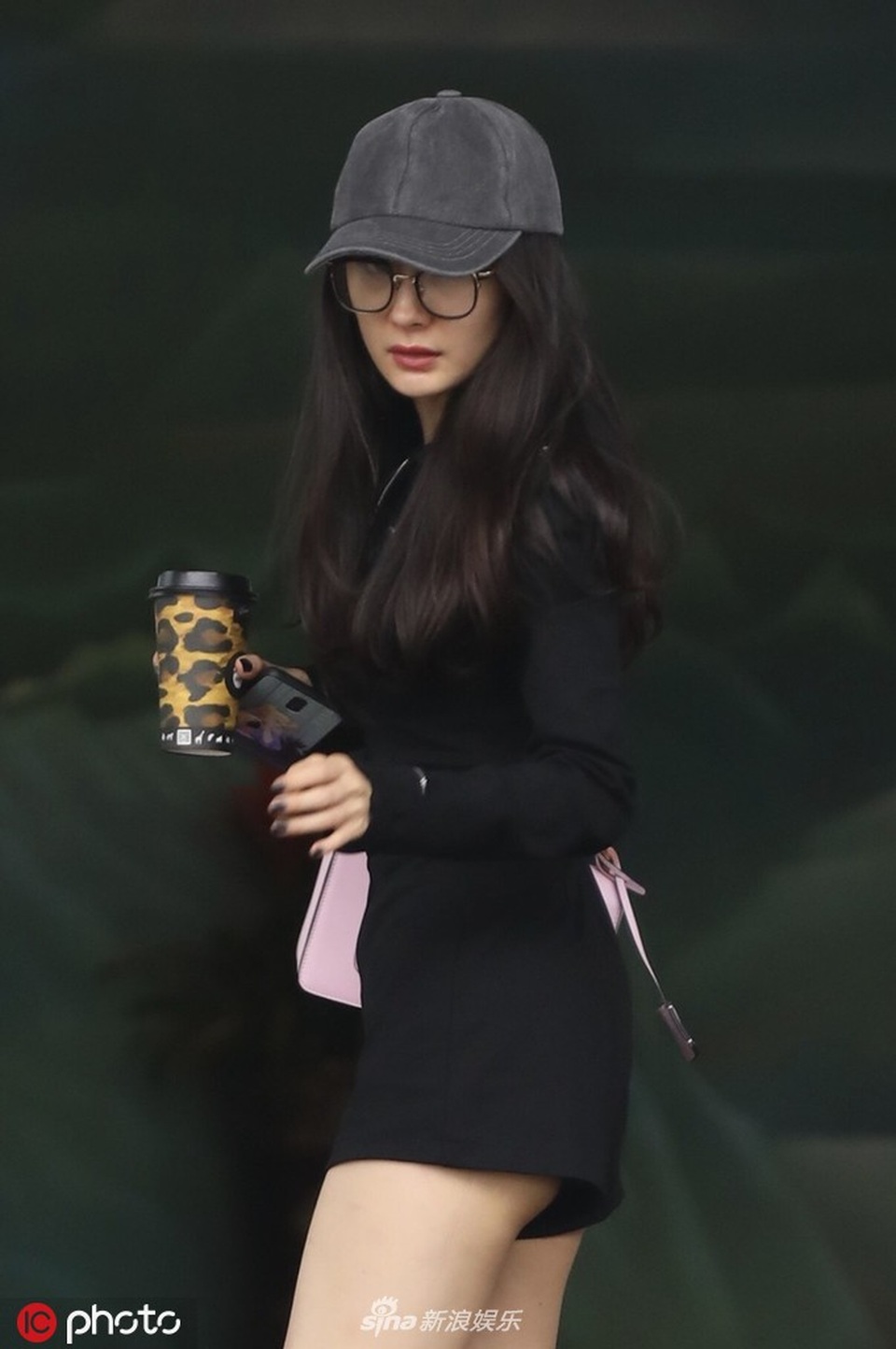 Angelababy đọ eo thon với Dương Mịch khi diện áo crop top - 17 Angelababy đọ eo thon với Dương Mịch khi diện áo crop top - 17