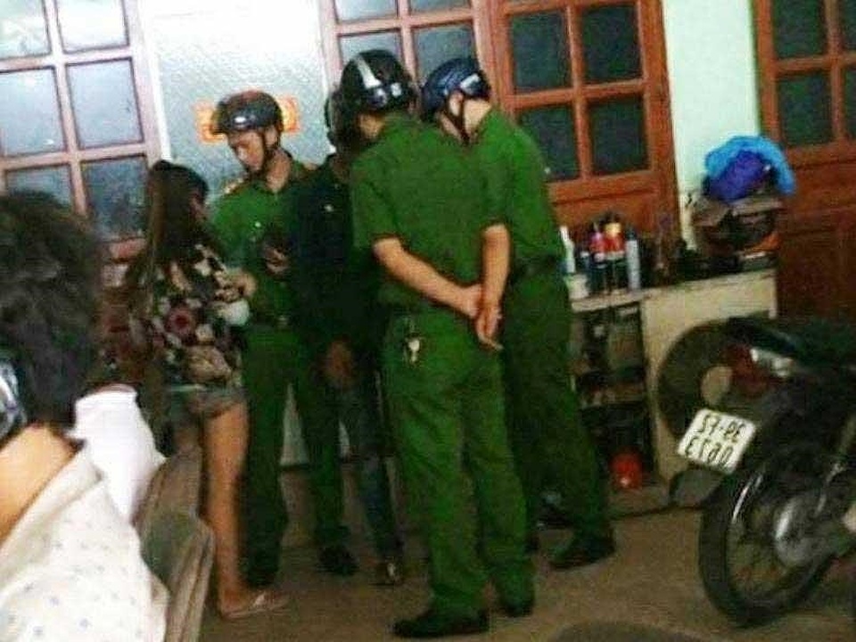 Bắt hai nghi can giết người thân ở Bình Dương - 1 Bắt hai nghi can giết người thân ở Bình Dương - 1