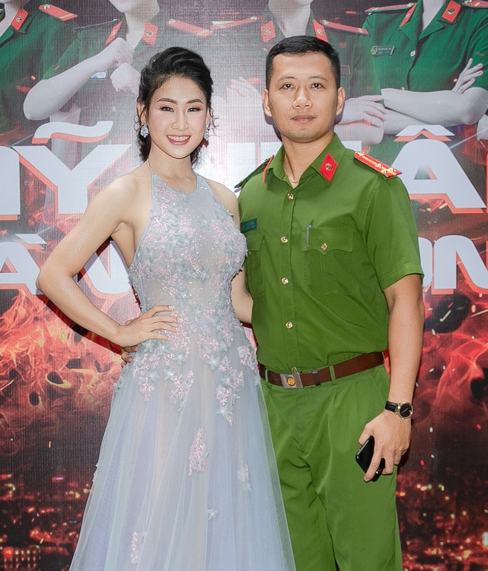 Trương Ngọc Ánh gợi cảm với vest lộ nội y đọ dáng cùng dàn “Mỹ nhân hành động” - 10 Trương Ngọc Ánh gợi cảm với vest lộ nội y đọ dáng cùng dàn “Mỹ nhân hành động” - 10