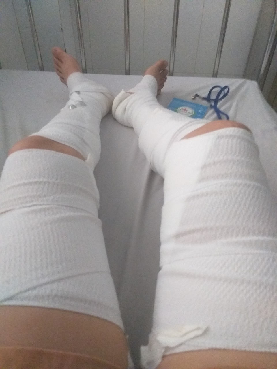 Kẻ lạ mặt ném “bom xăng” vào nhà người phụ nữ đơn thân - 7 Kẻ lạ mặt ném “bom xăng” vào nhà người phụ nữ đơn thân - 7