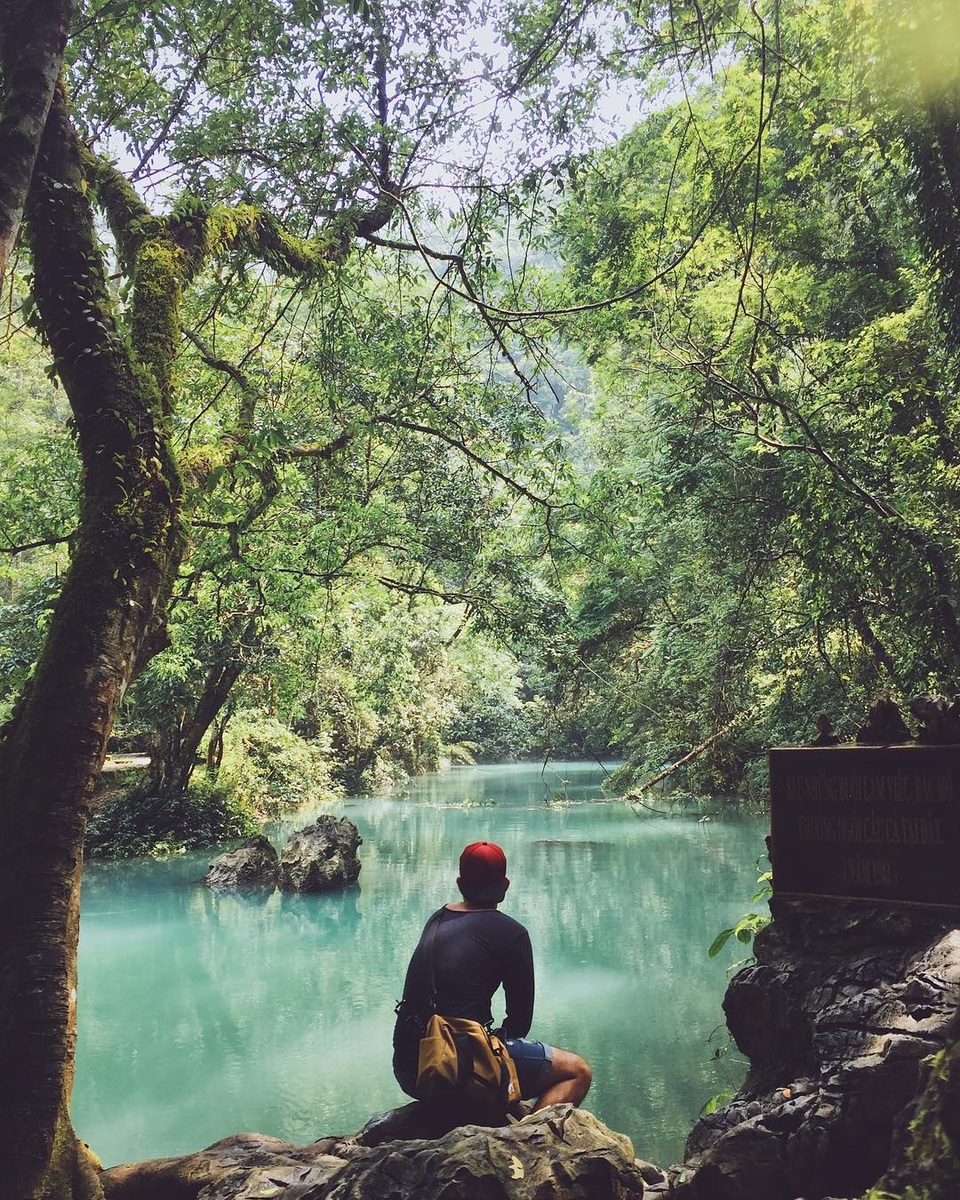 “Phát sốt” với con suối có màu xanh ngọc bích, đẹp như tiên cảnh ở Cao Bằng - 3 “Phát sốt” với con suối có màu xanh ngọc bích, đẹp như tiên cảnh ở Cao Bằng - 3