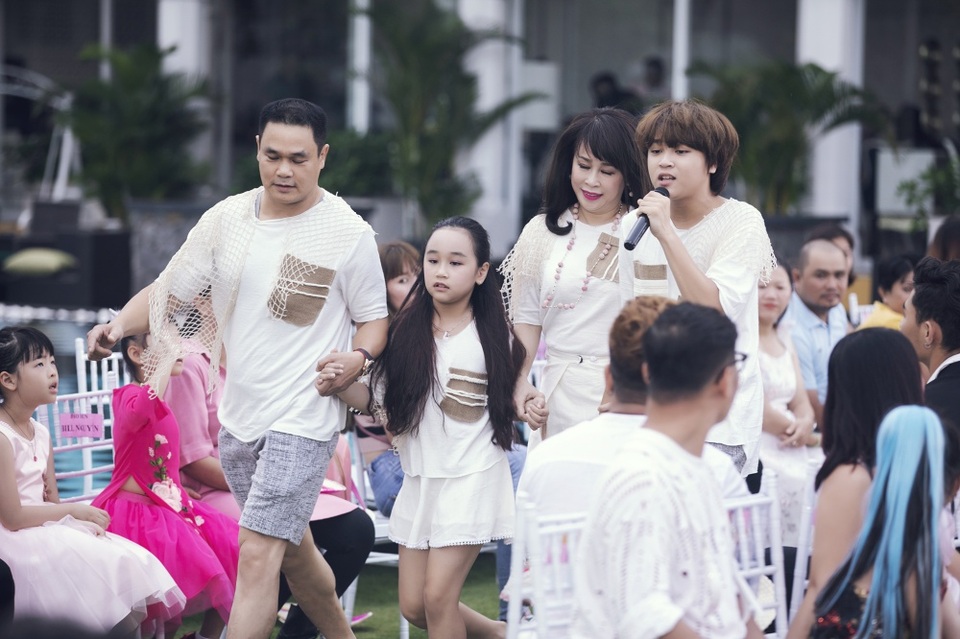 Song Hằng, H’Hen Niê cùng dàn sao đọ vẻ gợi cảm hút hồn - 13 Song Hằng, H’Hen Niê cùng dàn sao đọ vẻ gợi cảm hút hồn - 13