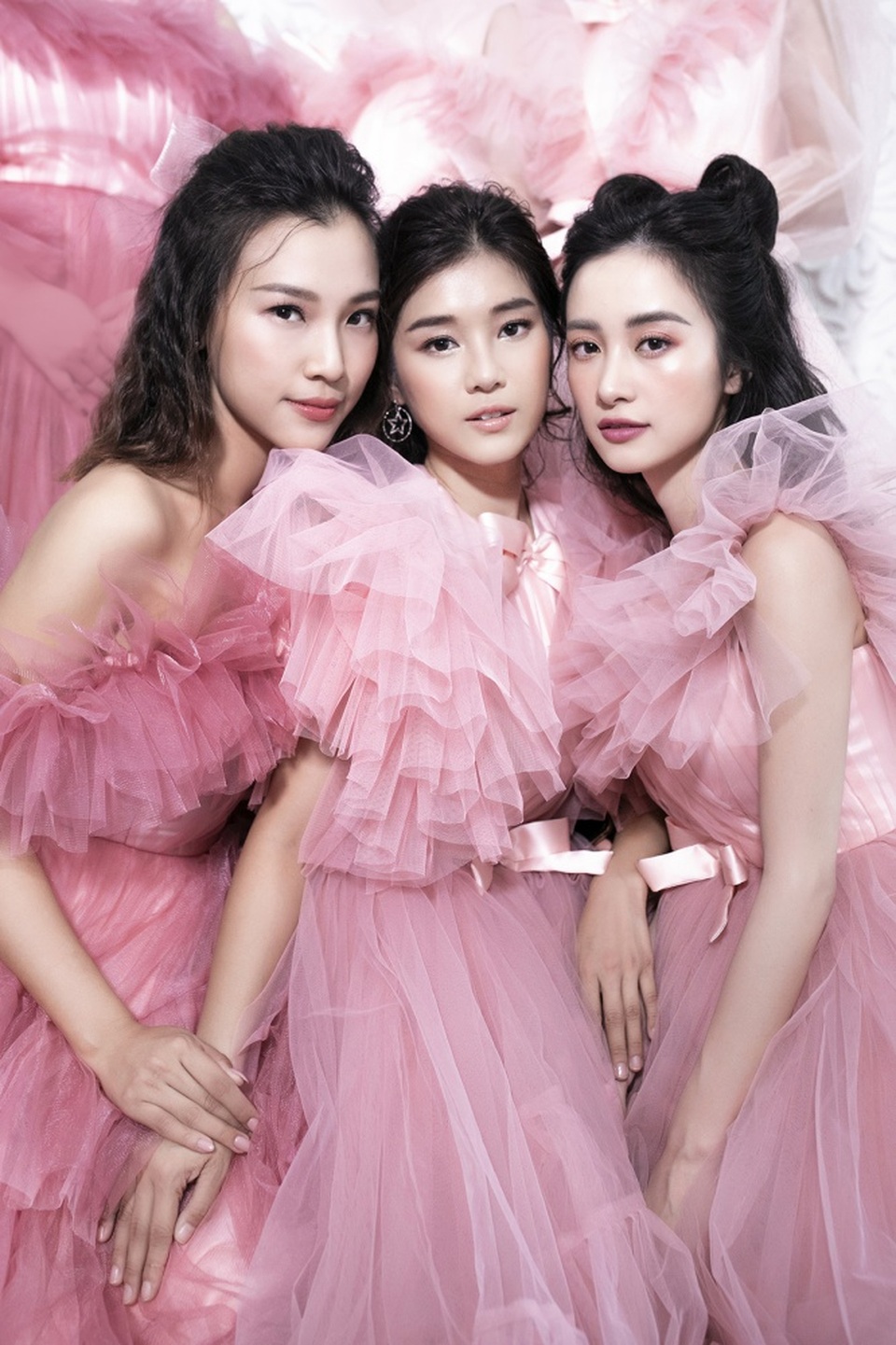 Song Hằng, H’Hen Niê cùng dàn sao đọ vẻ gợi cảm hút hồn - 15 Song Hằng, H’Hen Niê cùng dàn sao đọ vẻ gợi cảm hút hồn - 15