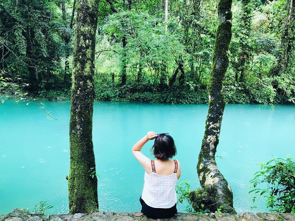“Phát sốt” với con suối có màu xanh ngọc bích, đẹp như tiên cảnh ở Cao Bằng - 4 “Phát sốt” với con suối có màu xanh ngọc bích, đẹp như tiên cảnh ở Cao Bằng - 4