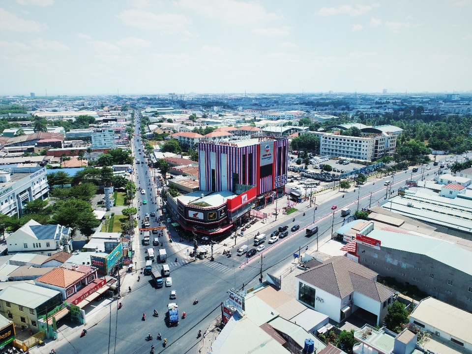 Bình Dương phát triển hạ tầng thu hút vốn đầu tư - 1 Bình Dương phát triển hạ tầng thu hút vốn đầu tư - 1